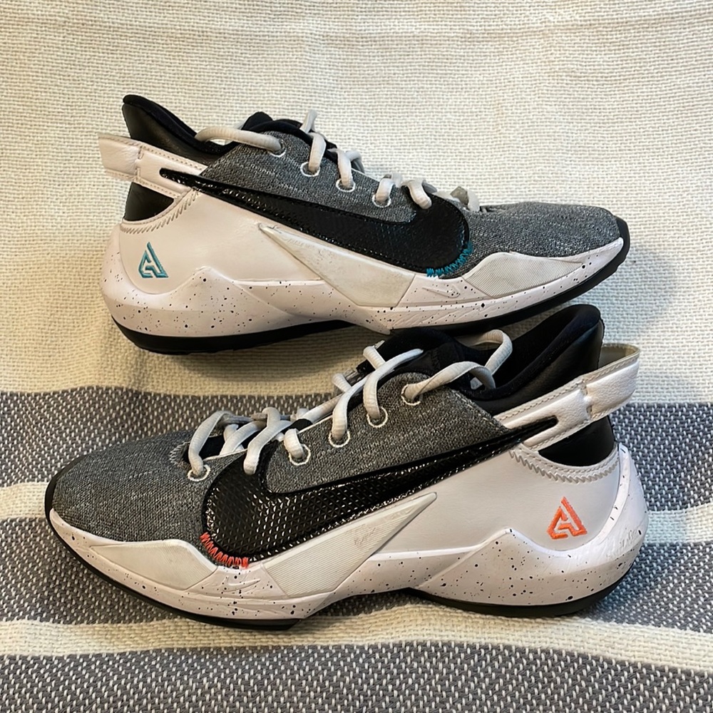 Nike Giannis basketball shoes SZ 4.5 youth